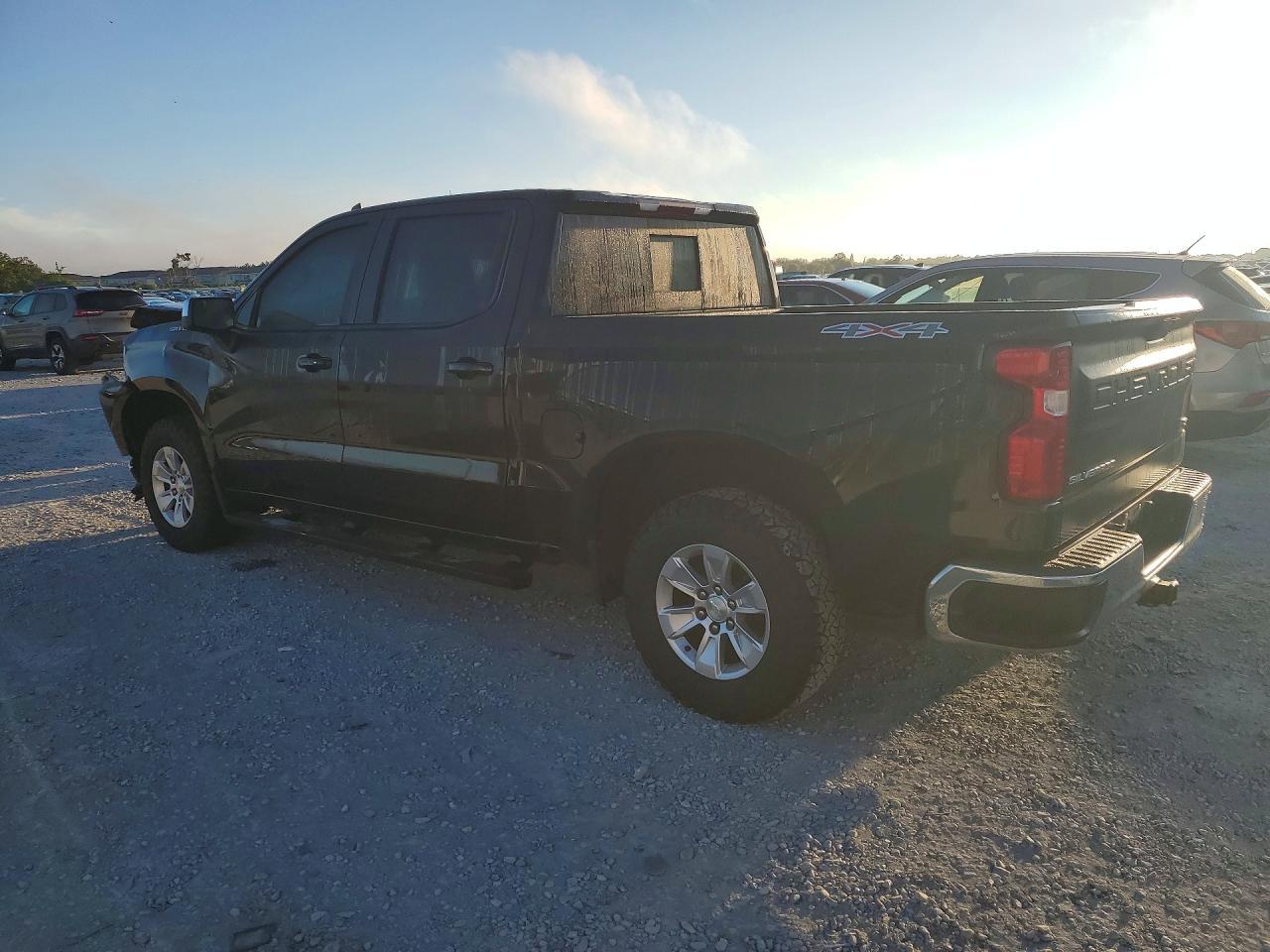 2020 Chevrolet Silverado K1500 Lt - zdjęcie 2
