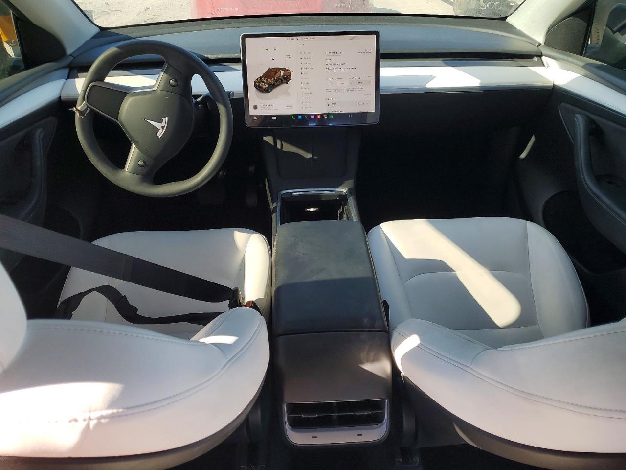 2025 Tesla Model Y - zdjęcie 8