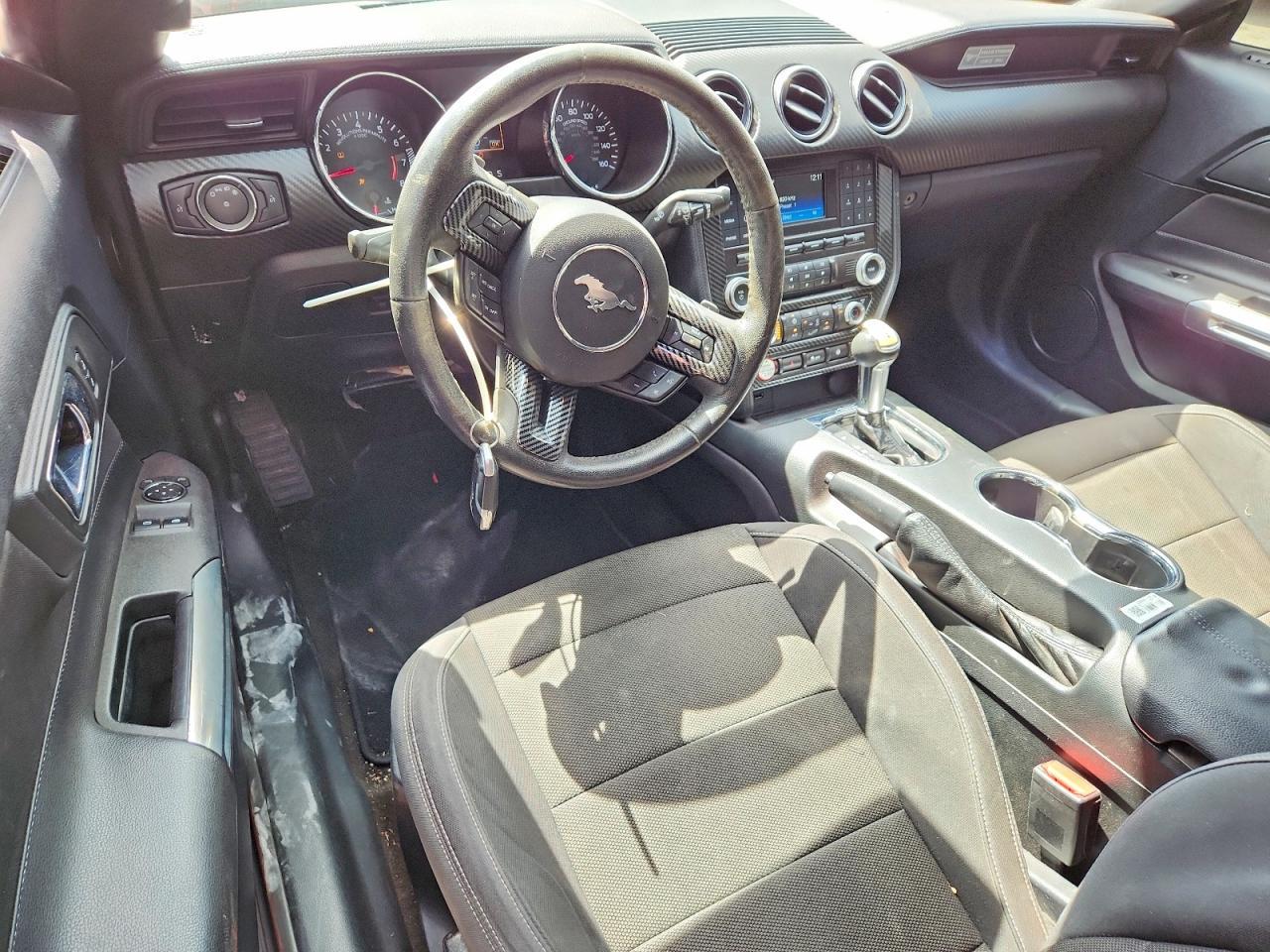 2015 Ford Mustang - zdjęcie 8