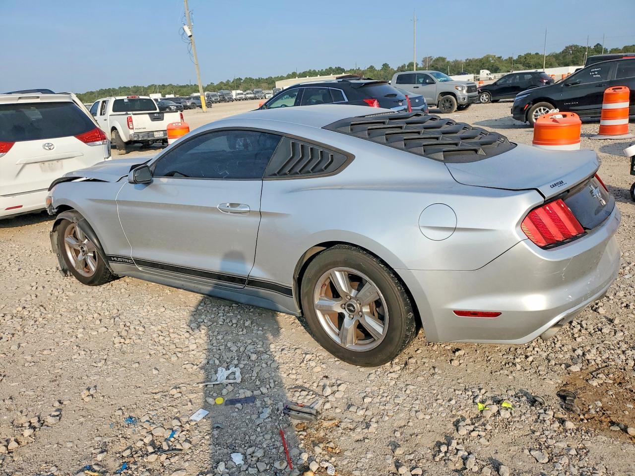 2017 Ford Mustang - zdjęcie 2