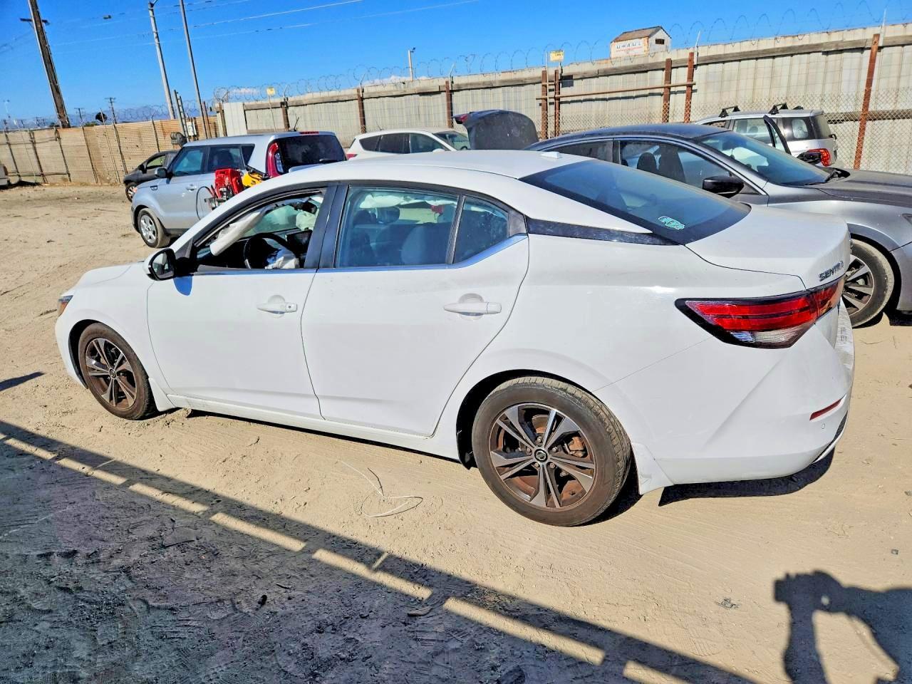 2021 Nissan Sentra Sv - zdjęcie 2