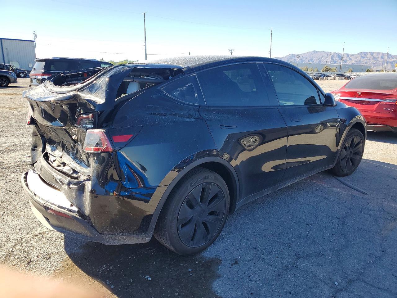 2025 Tesla Model Y - zdjęcie 3