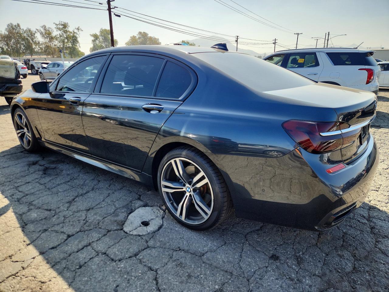 2019 BMW 750 I - zdjęcie 2
