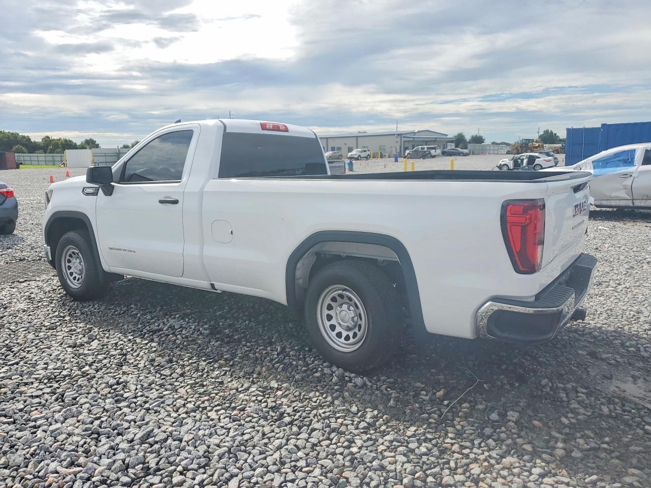 2025 GMC Sierra C1500 - zdjęcie 2