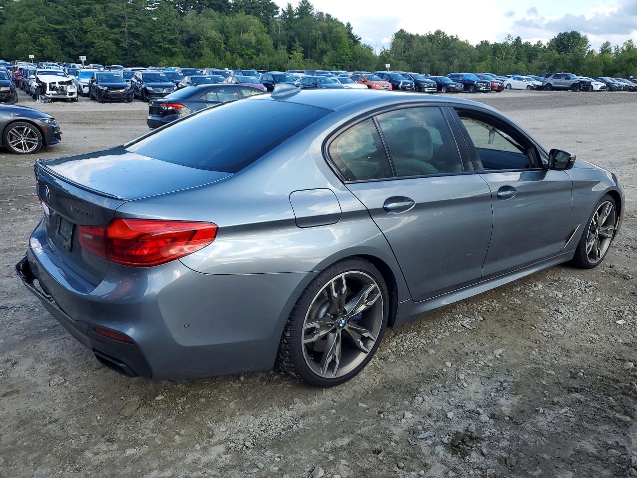 2020 BMW Seria 5 M550i - zdjęcie 3