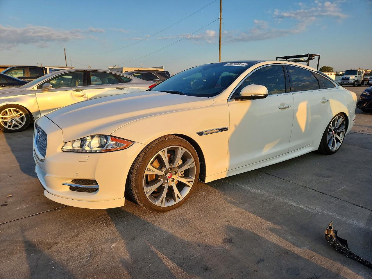 2015 Jaguar Xj - zdjęcie główne