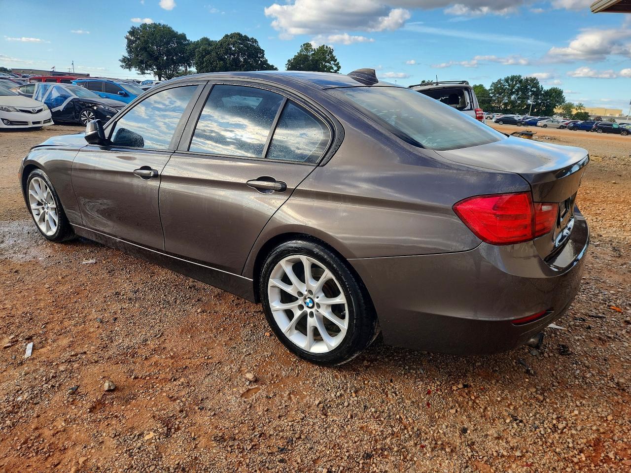 2014 BMW 320 I - zdjęcie 2