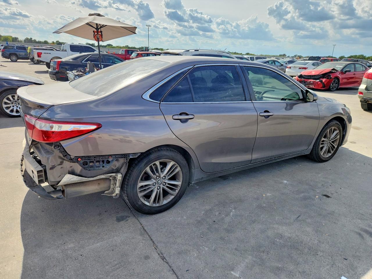 2016 Toyota Camry Se - zdjęcie 3