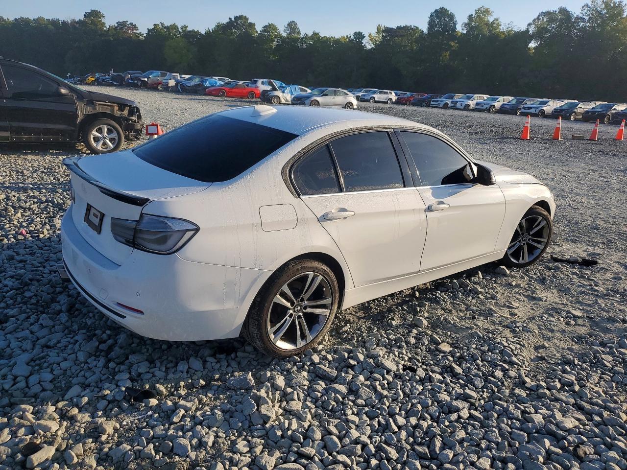 2017 BMW 330 I - zdjęcie 3