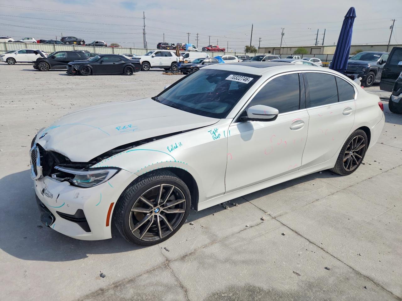 2021 BMW 330I - zdjęcie główne