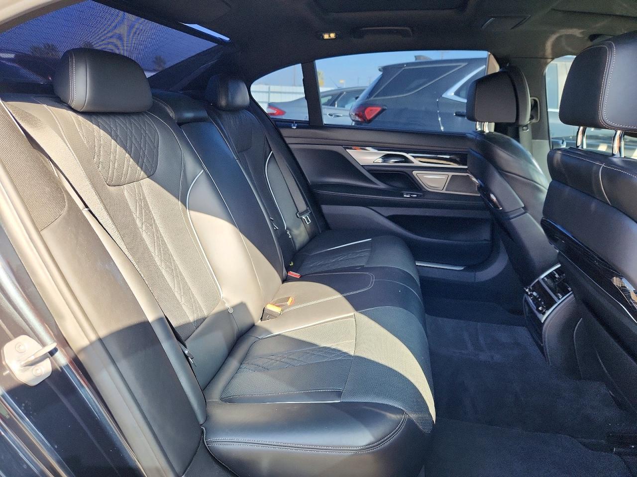 2019 BMW 750 I - zdjęcie 10