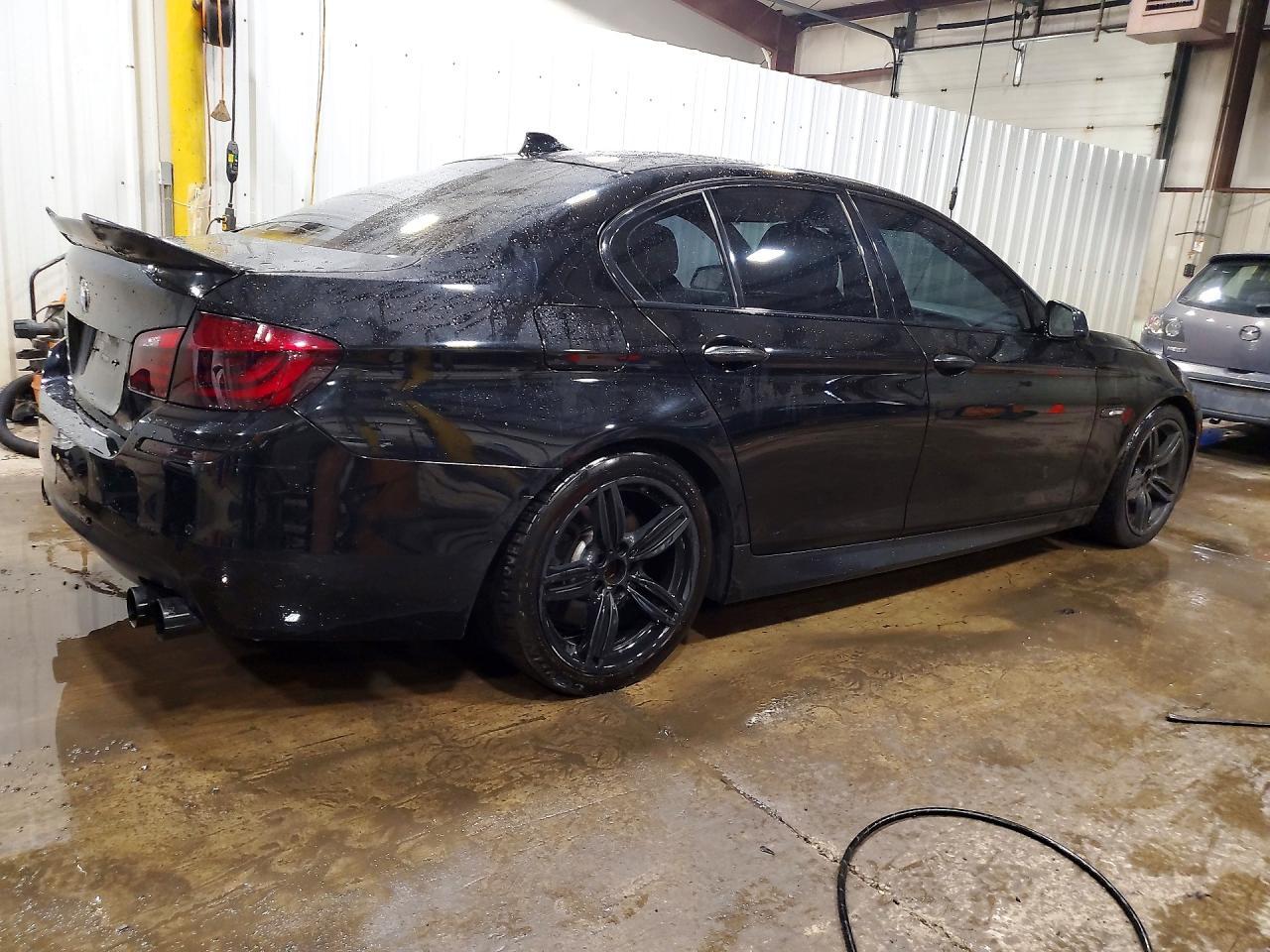2013 BMW Seria 5 550i - zdjęcie 3