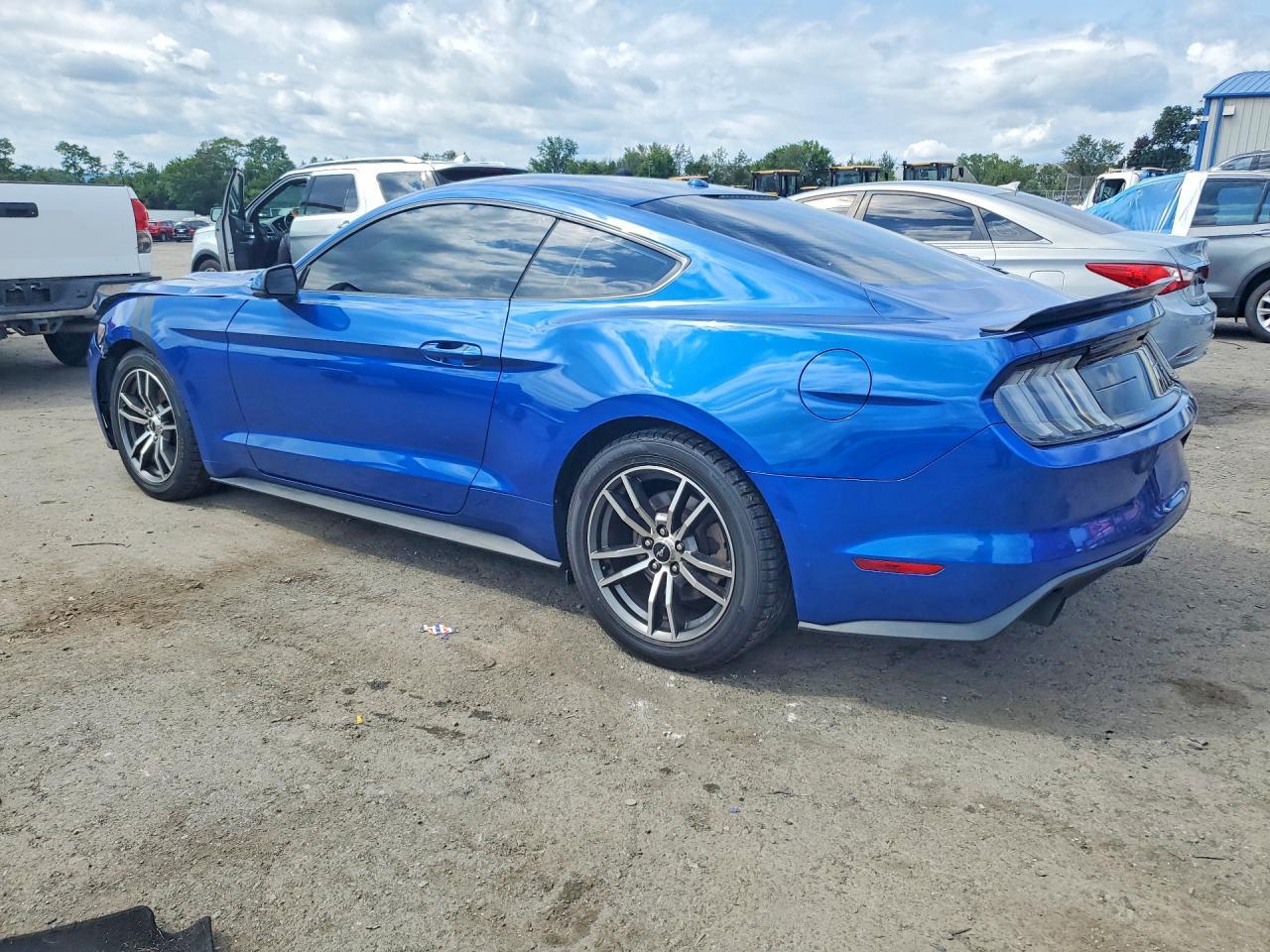 2017 Ford Mustang - zdjęcie 2