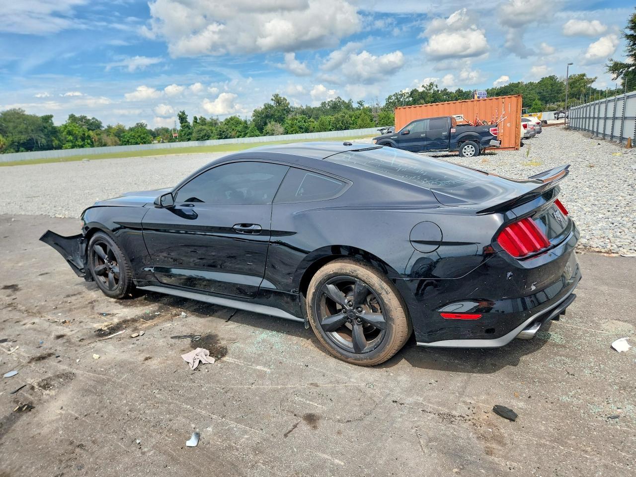 2016 Ford Mustang - zdjęcie 2