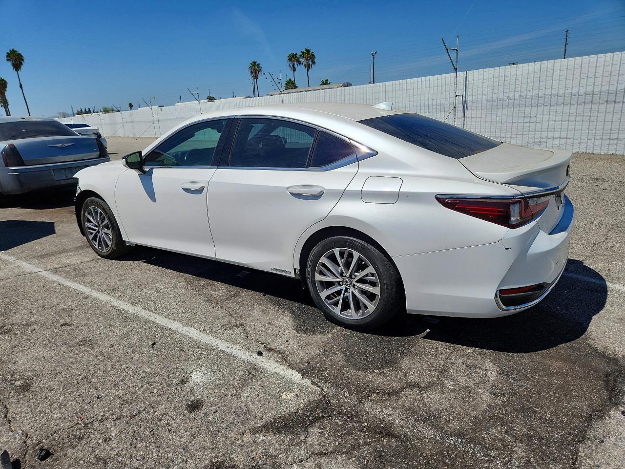 2022 Lexus Es 300H Base - zdjęcie 2