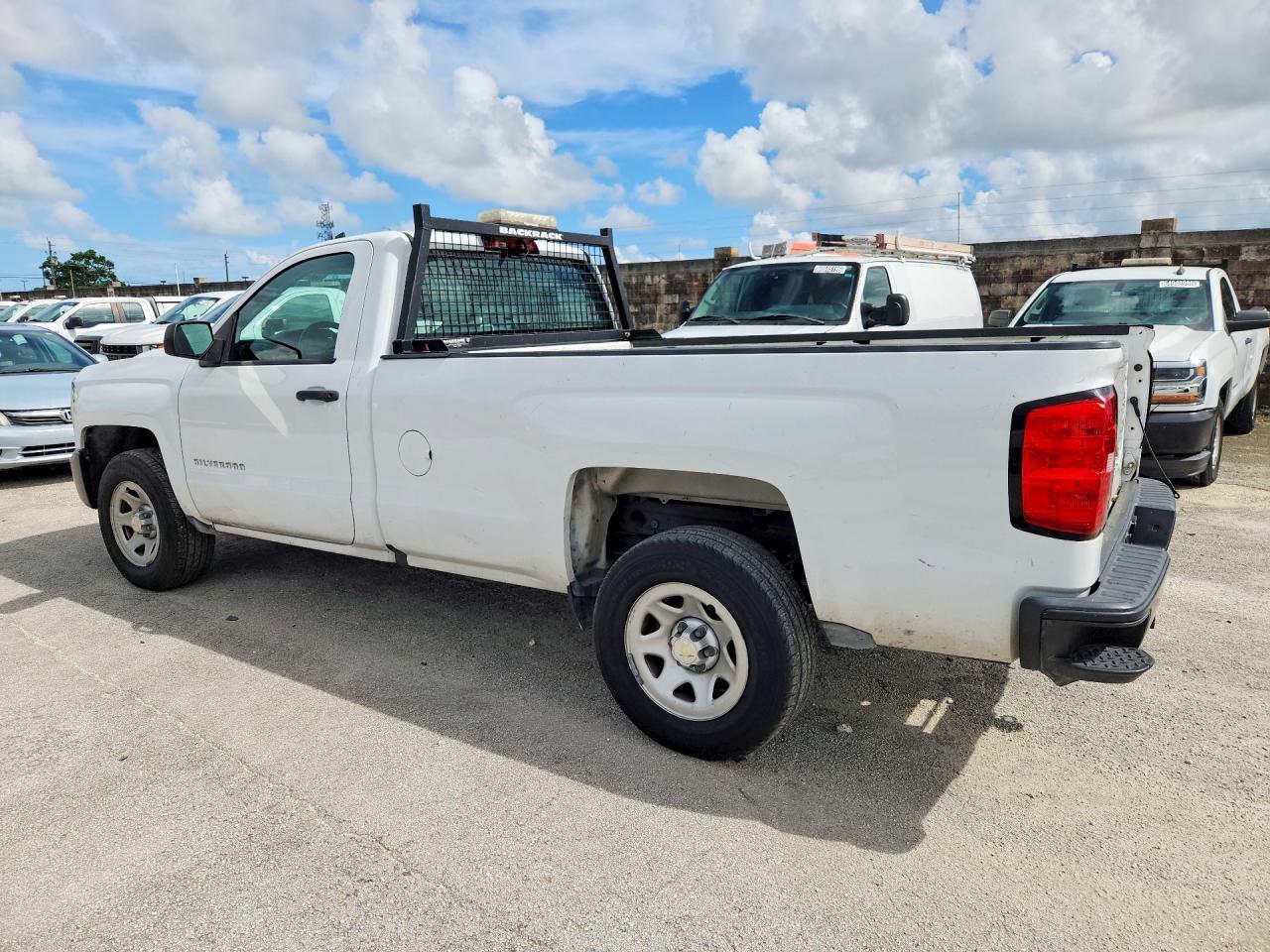 2018 Chevrolet Silverado C1500 - zdjęcie 2