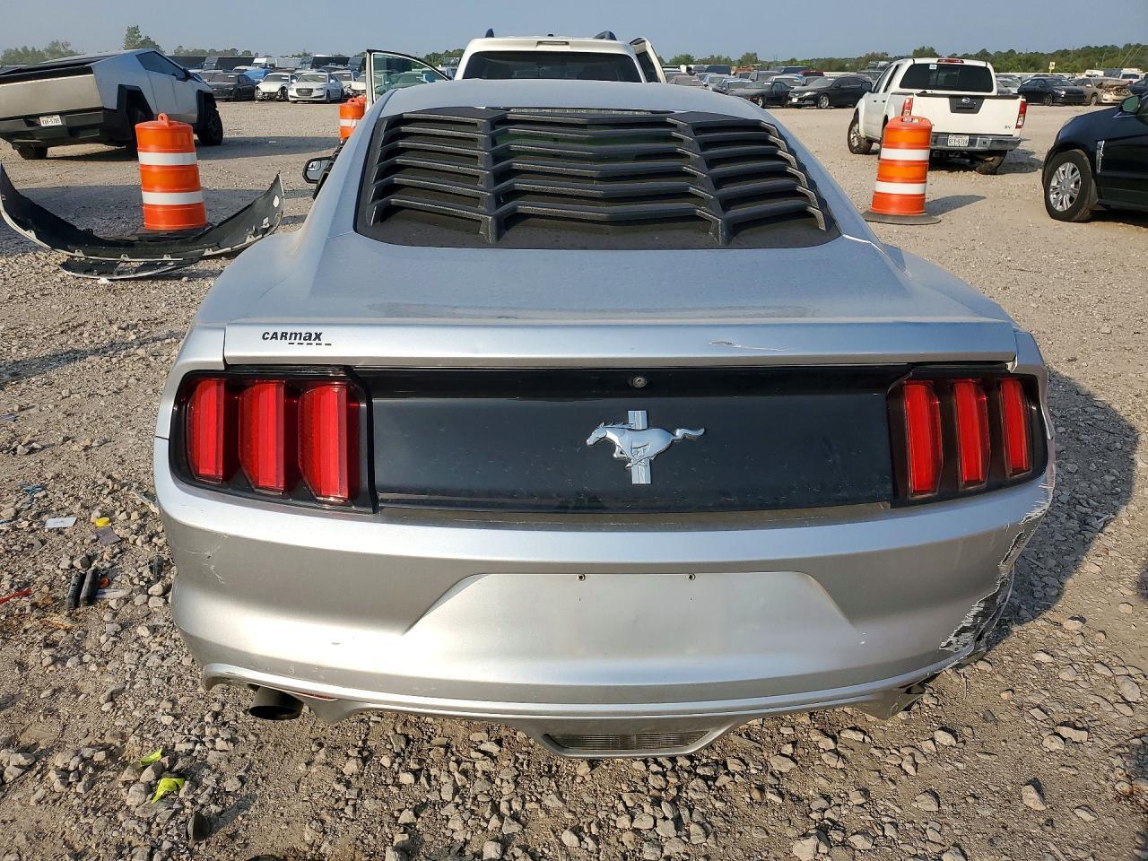 2017 Ford Mustang - zdjęcie 6