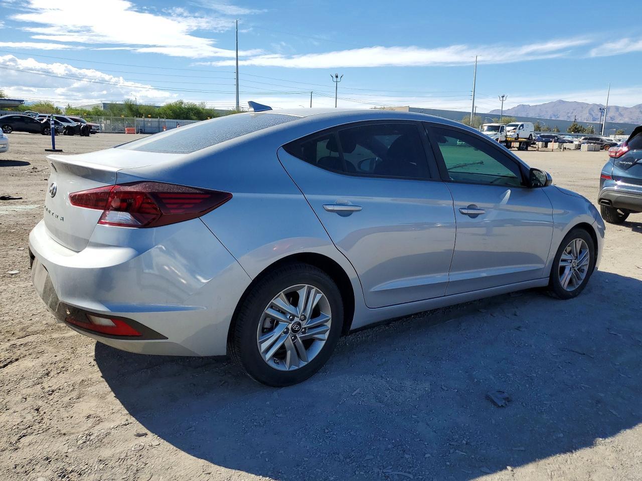 2020 Hyundai Elantra Sel - zdjęcie 3