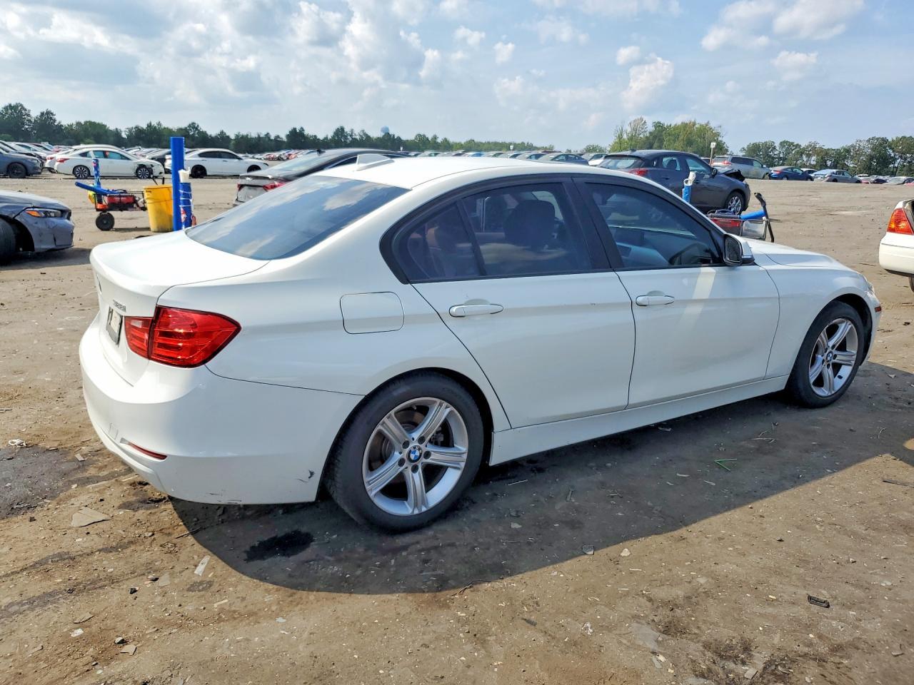 2013 BMW 328 I - zdjęcie 3