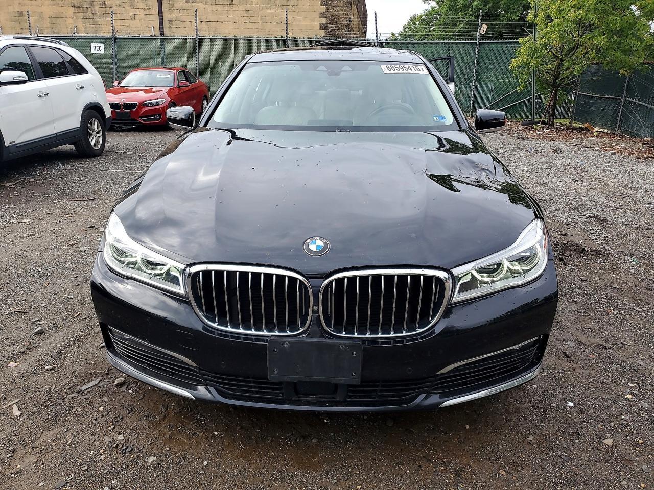 2018 BMW 750 I - zdjęcie 5