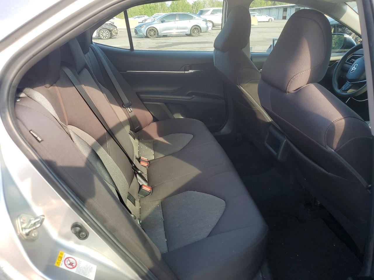 2019 Toyota Camry Le - zdjęcie 10