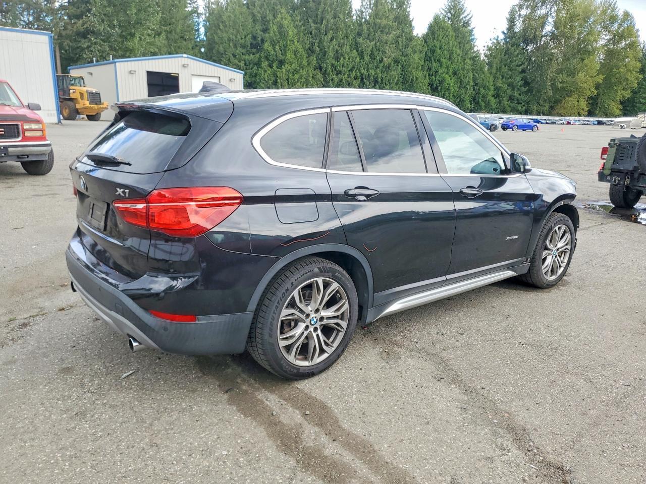 2016 BMW X1 xDrive28I - zdjęcie 3