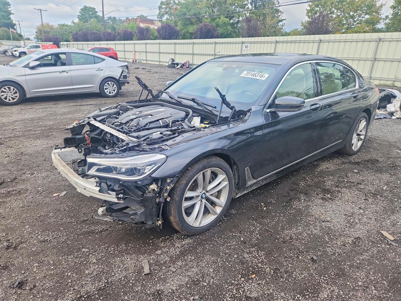 2018 BMW Seria 7 B7 - zdjęcie główne