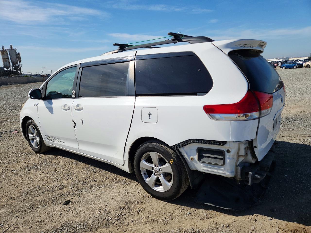 2014 Toyota Sienna Le 8-Passenger - zdjęcie 2