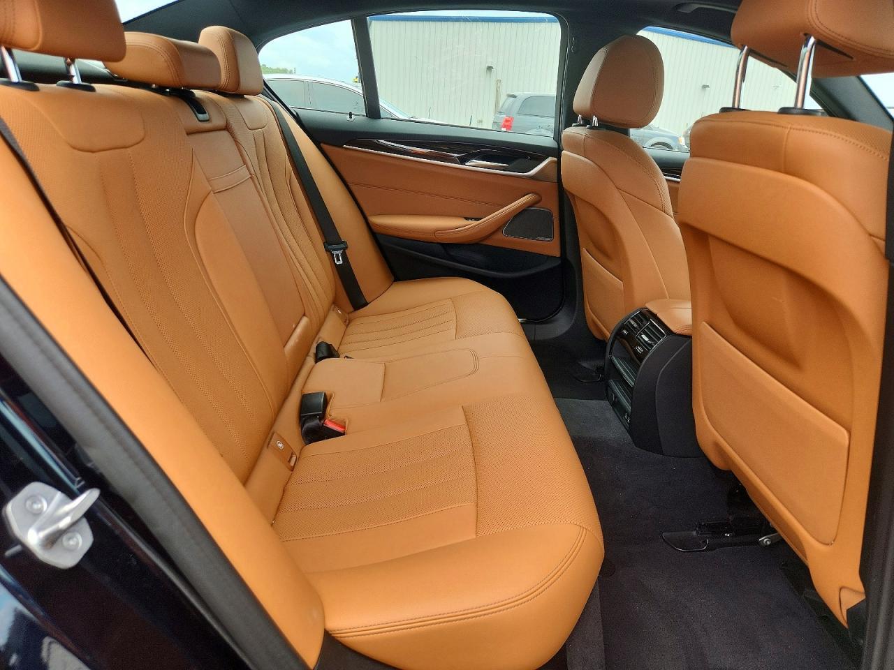 2022 BMW 530E - zdjęcie 10