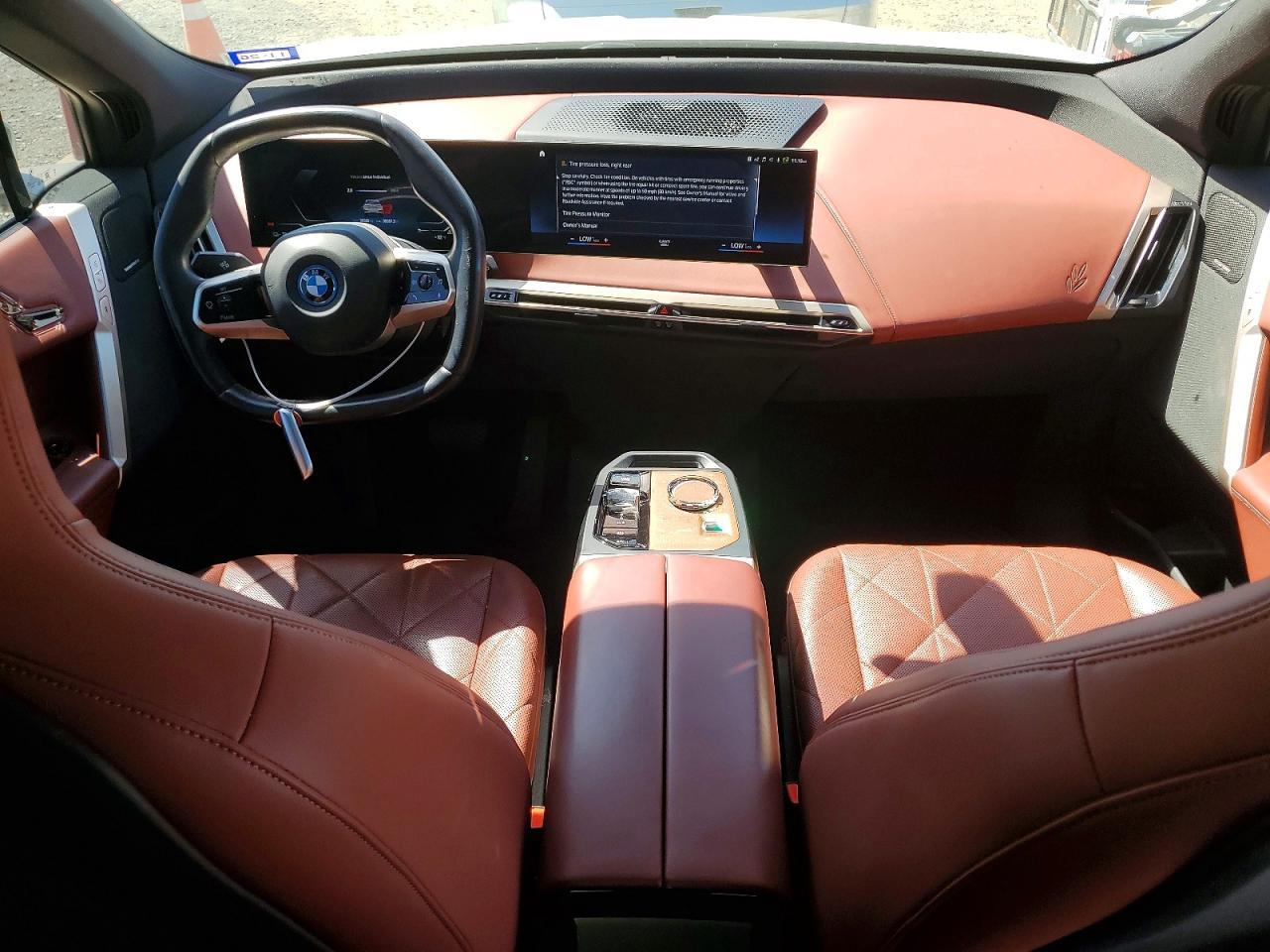 2023 BMW Ix xDrive50 - zdjęcie 8