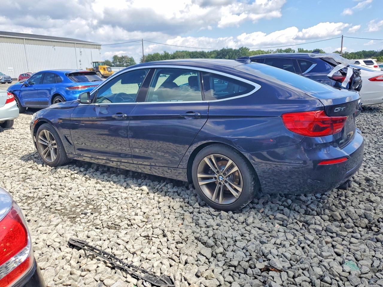 2017 BMW Seria 3 330i - zdjęcie 2