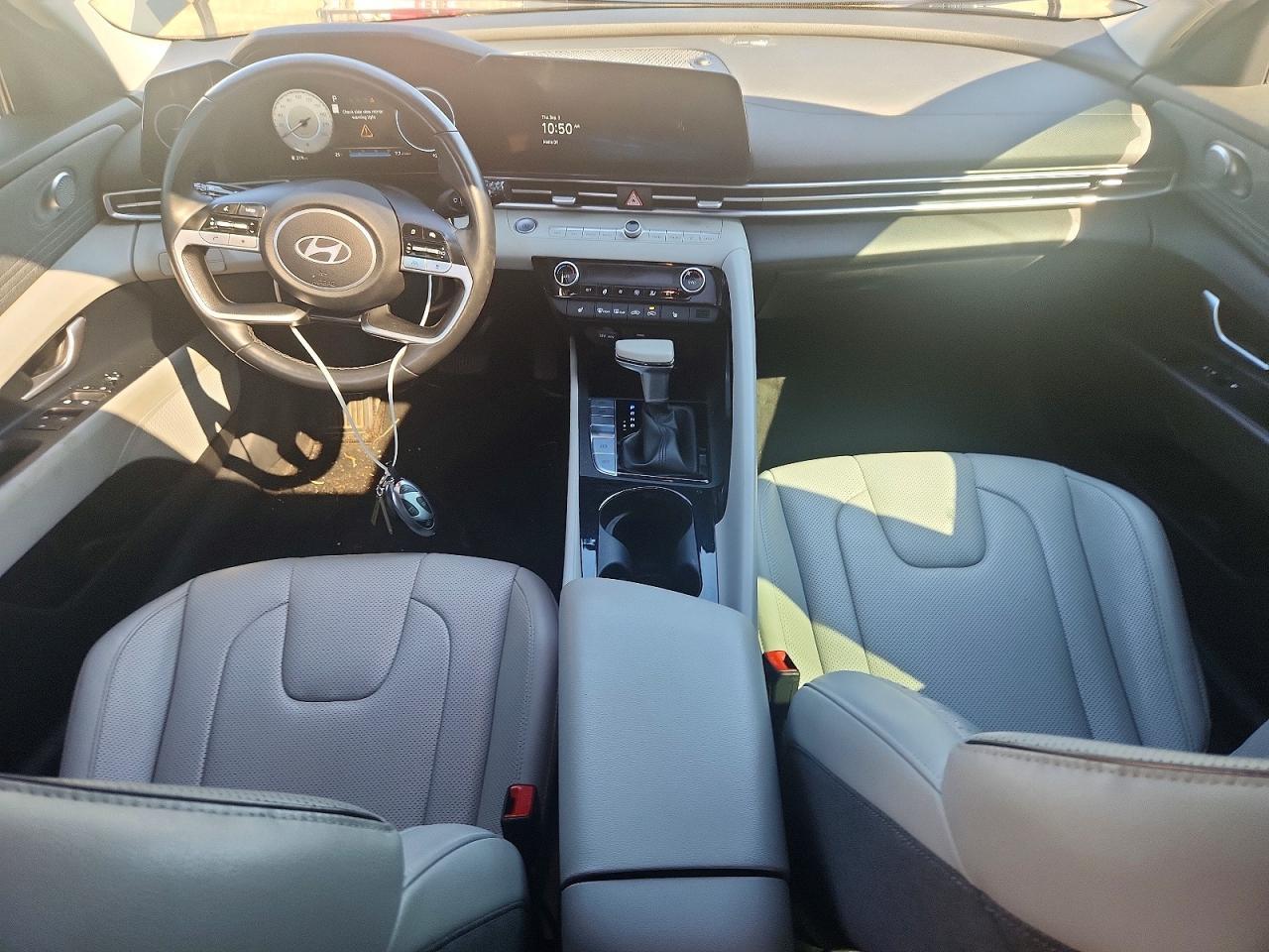 2025 Hyundai Elantra Luxury - zdjęcie 8
