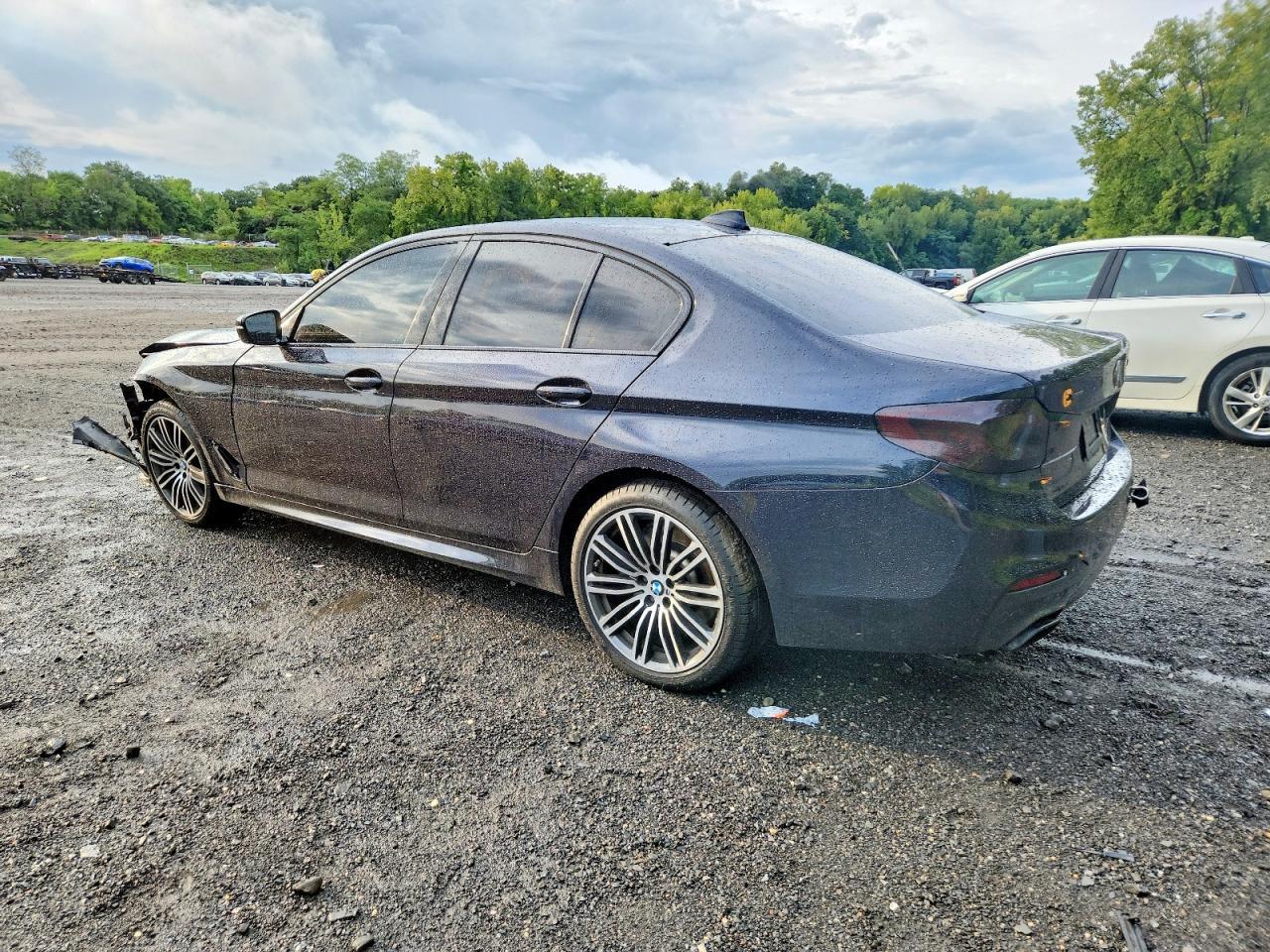 2020 BMW Seria 5 540i - zdjęcie 3