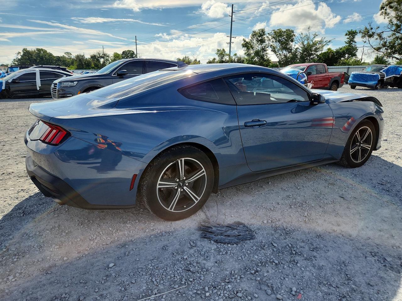 2024 Ford Mustang - zdjęcie 3