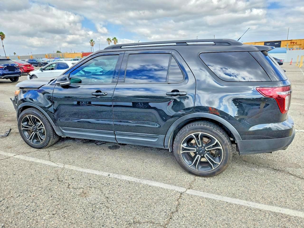 2015 Ford Explorer Sport - zdjęcie 2