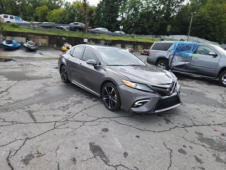 2020 Toyota Camry Xse - zdjęcie 13