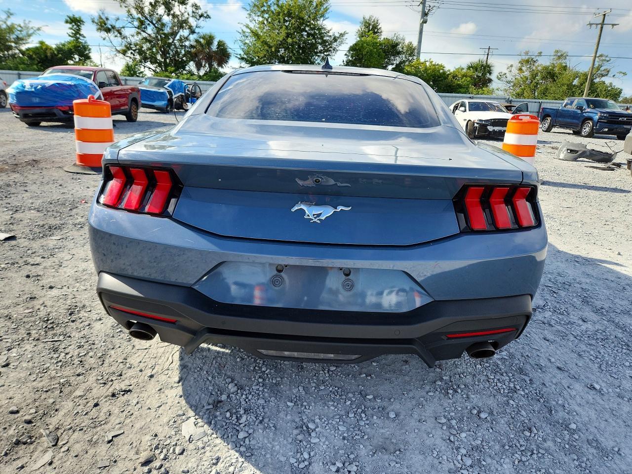 2024 Ford Mustang - zdjęcie 6