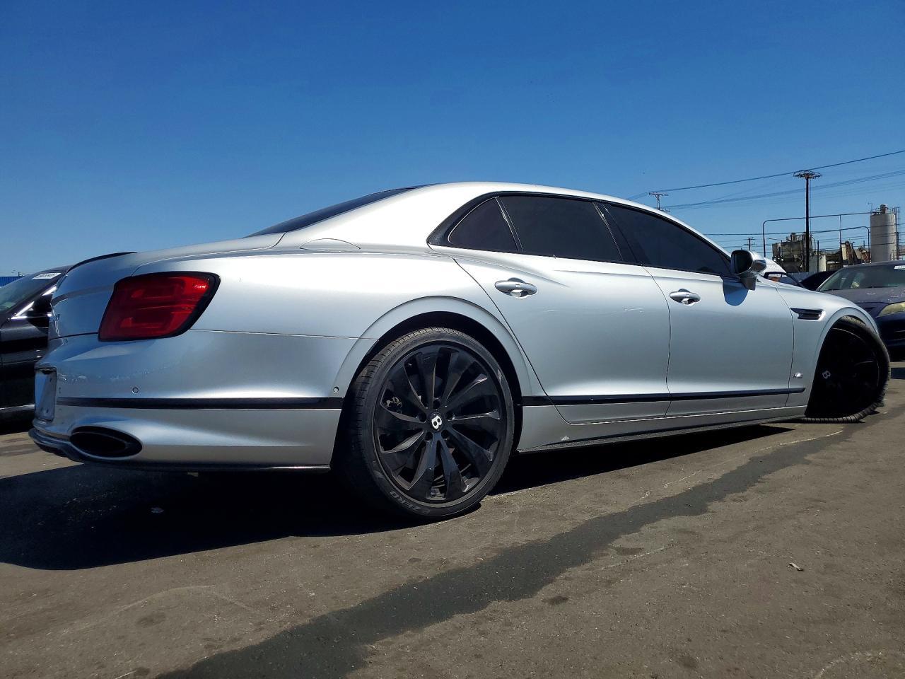 2022 Bentley Flying Spur - zdjęcie 3