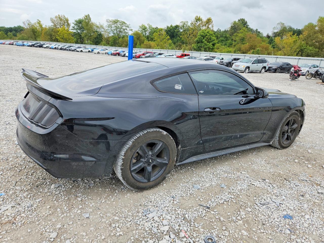 2017 Ford Mustang - zdjęcie 3