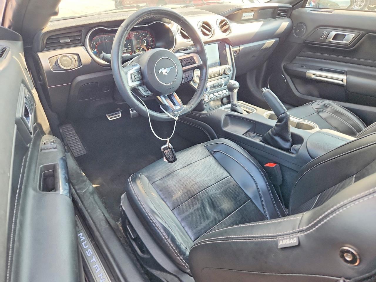 2021 Ford Mustang - zdjęcie 8