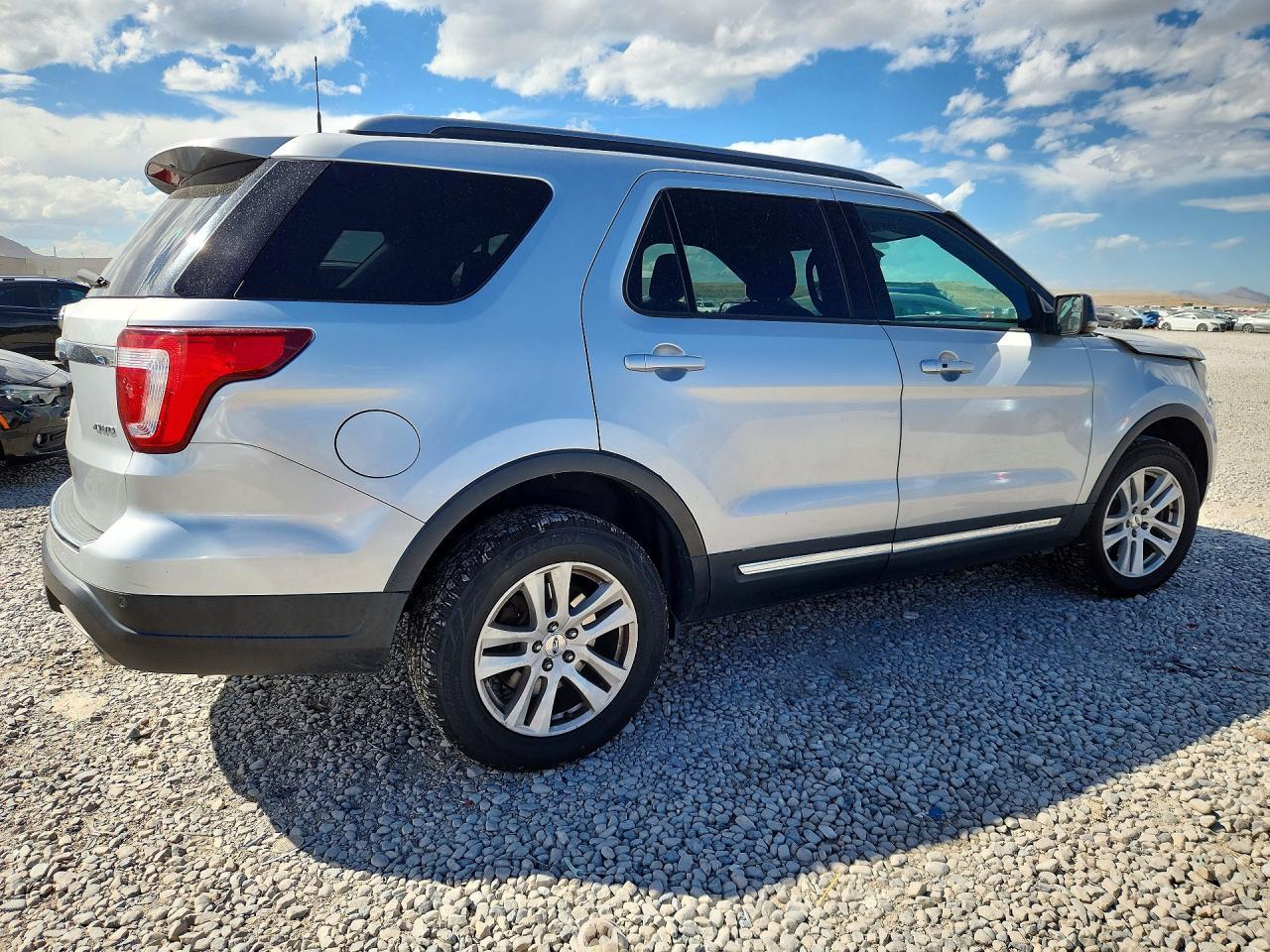 2018 Ford Explorer Xlt - zdjęcie 3