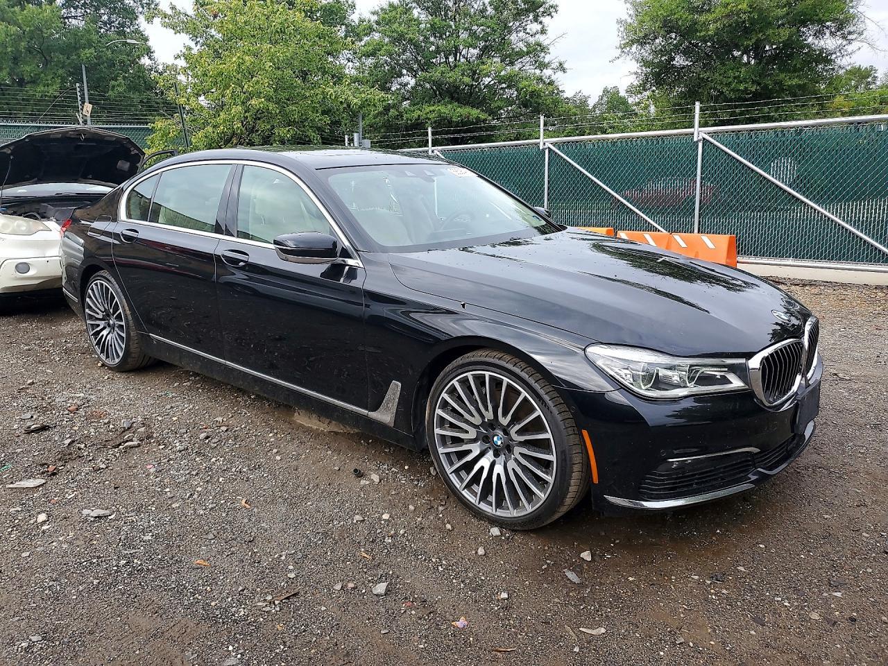 2018 BMW 750 I - zdjęcie 4