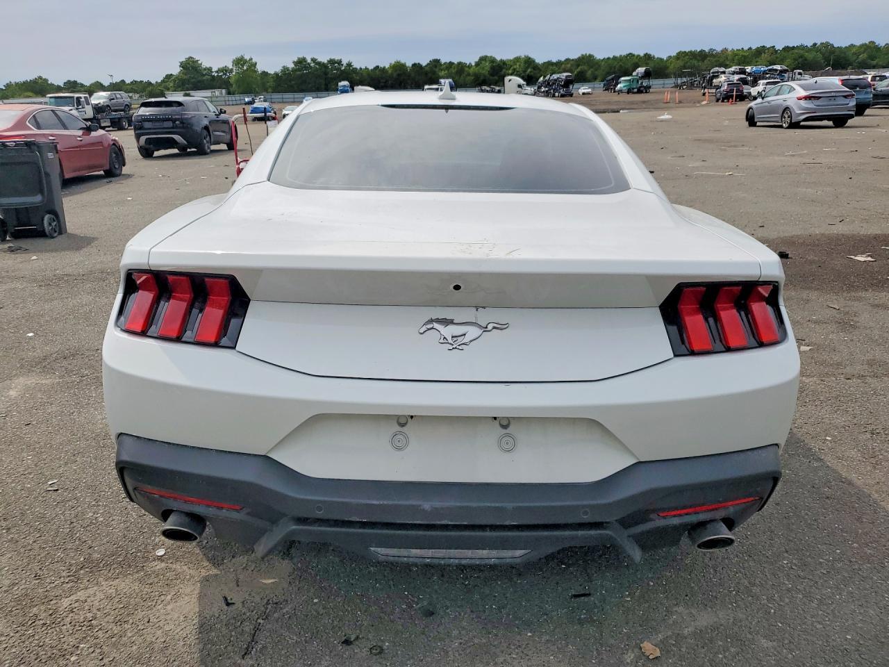 2025 Ford Mustang - zdjęcie 6
