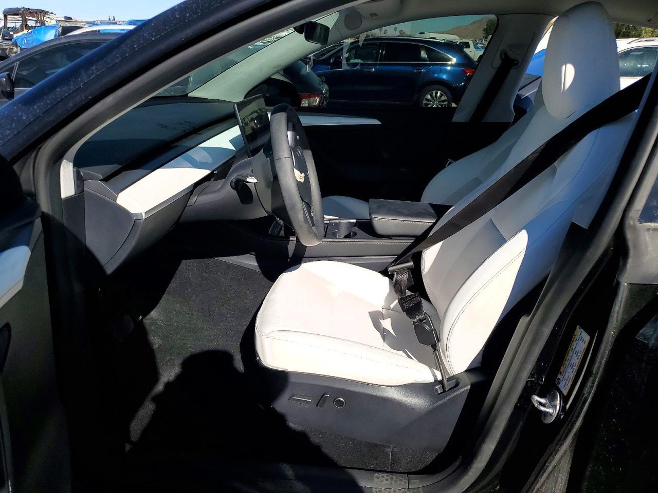 2025 Tesla Model Y - zdjęcie 7