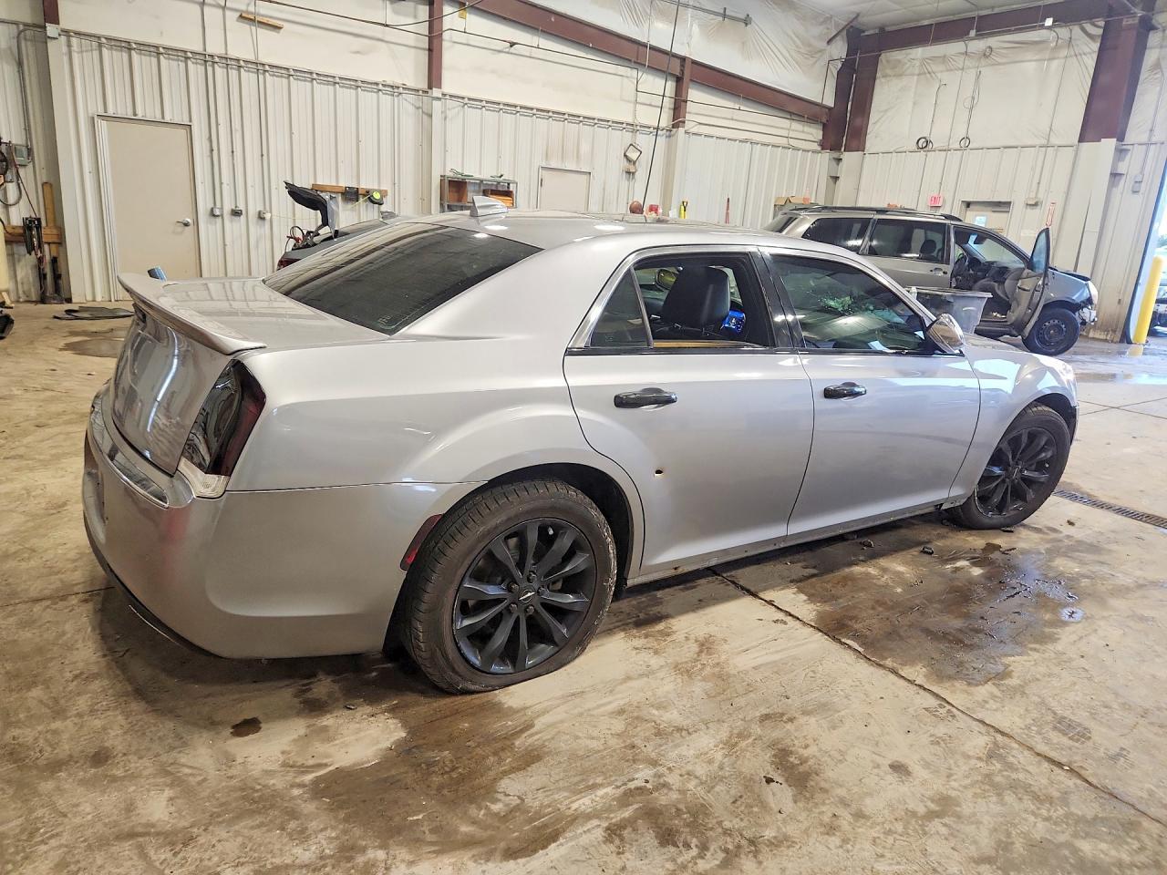2017 Chrysler 300C - zdjęcie 3