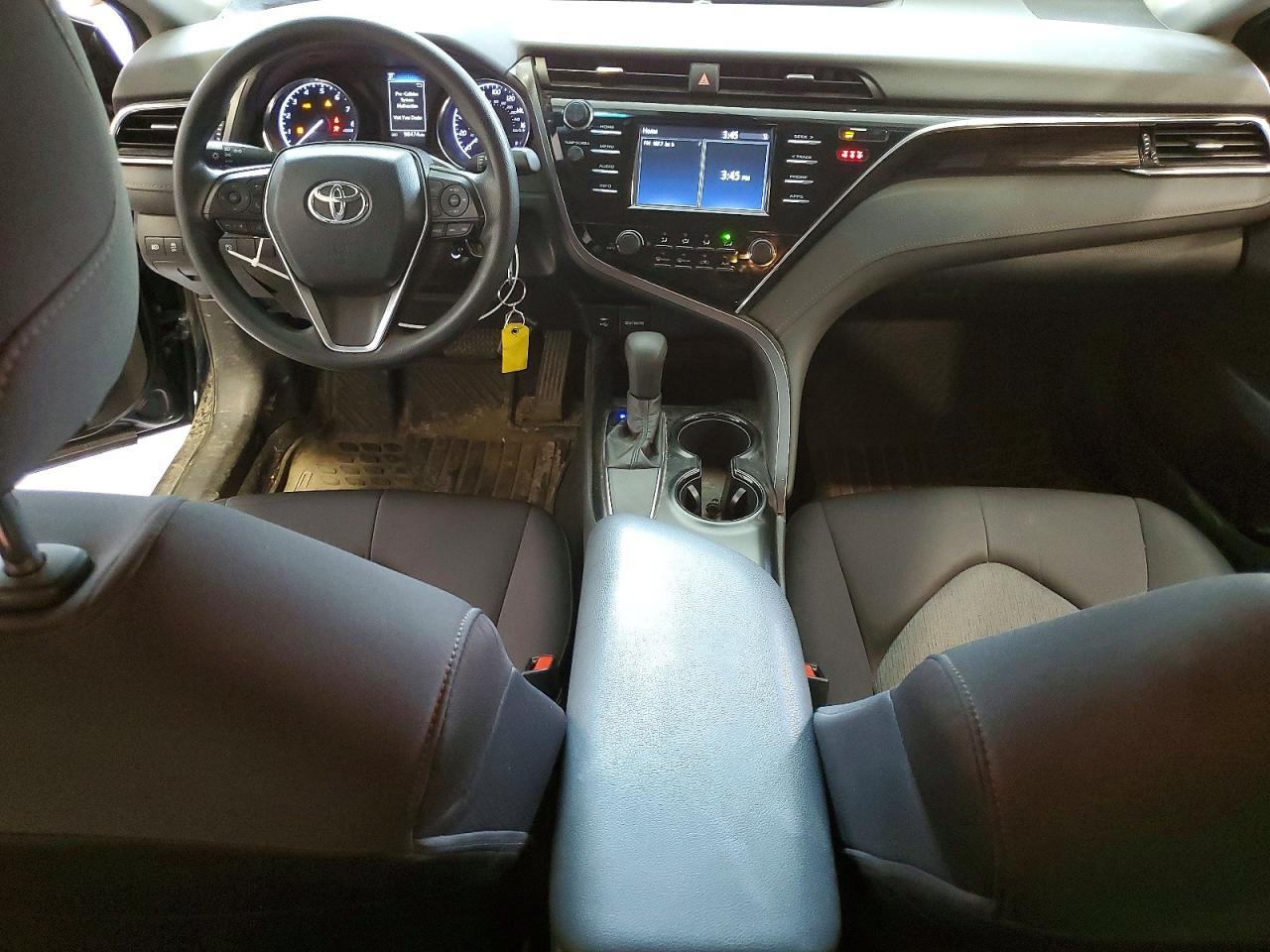 2018 Toyota Camry Le - zdjęcie 8