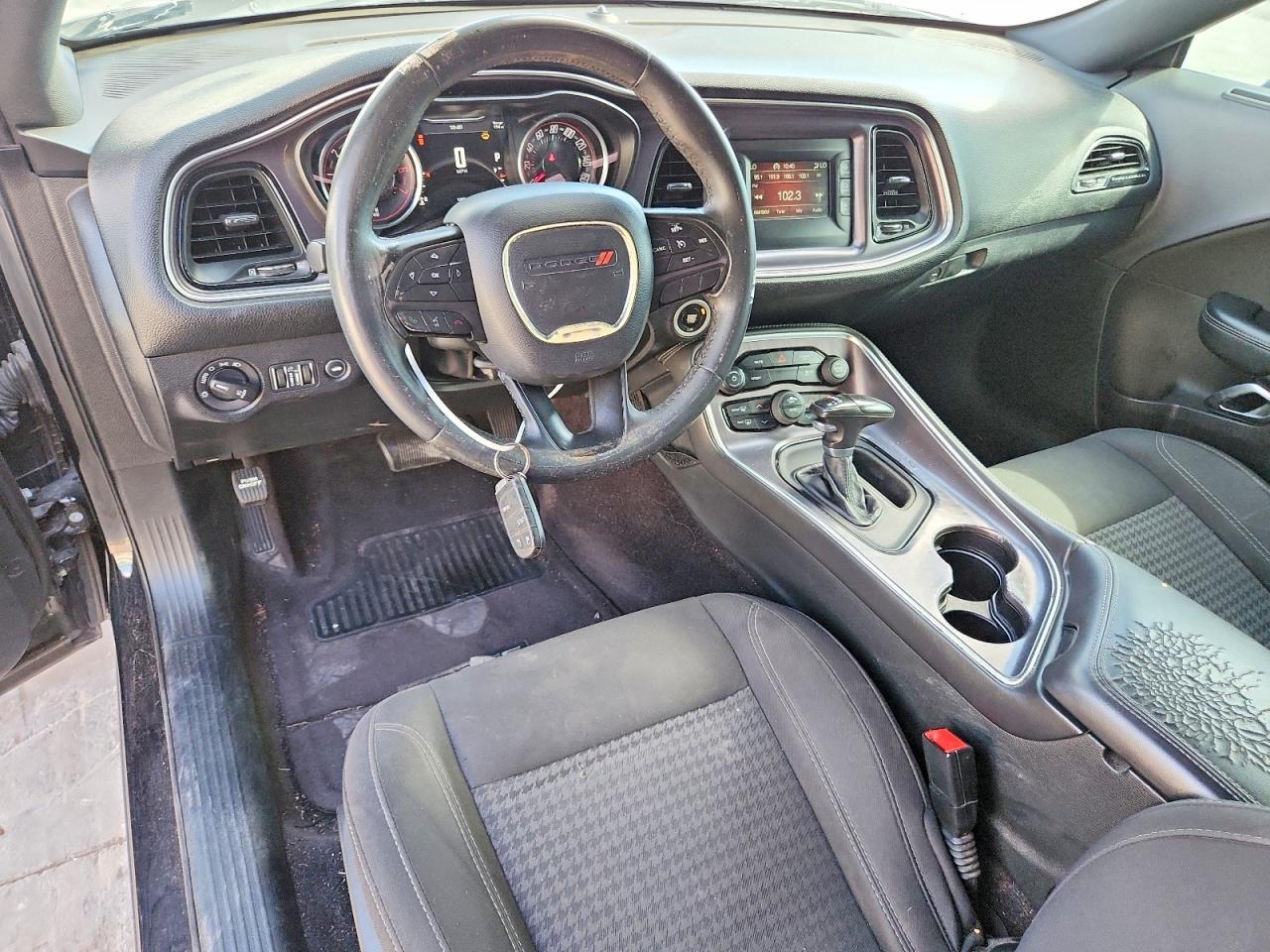 2017 Dodge Challenger - zdjęcie 8