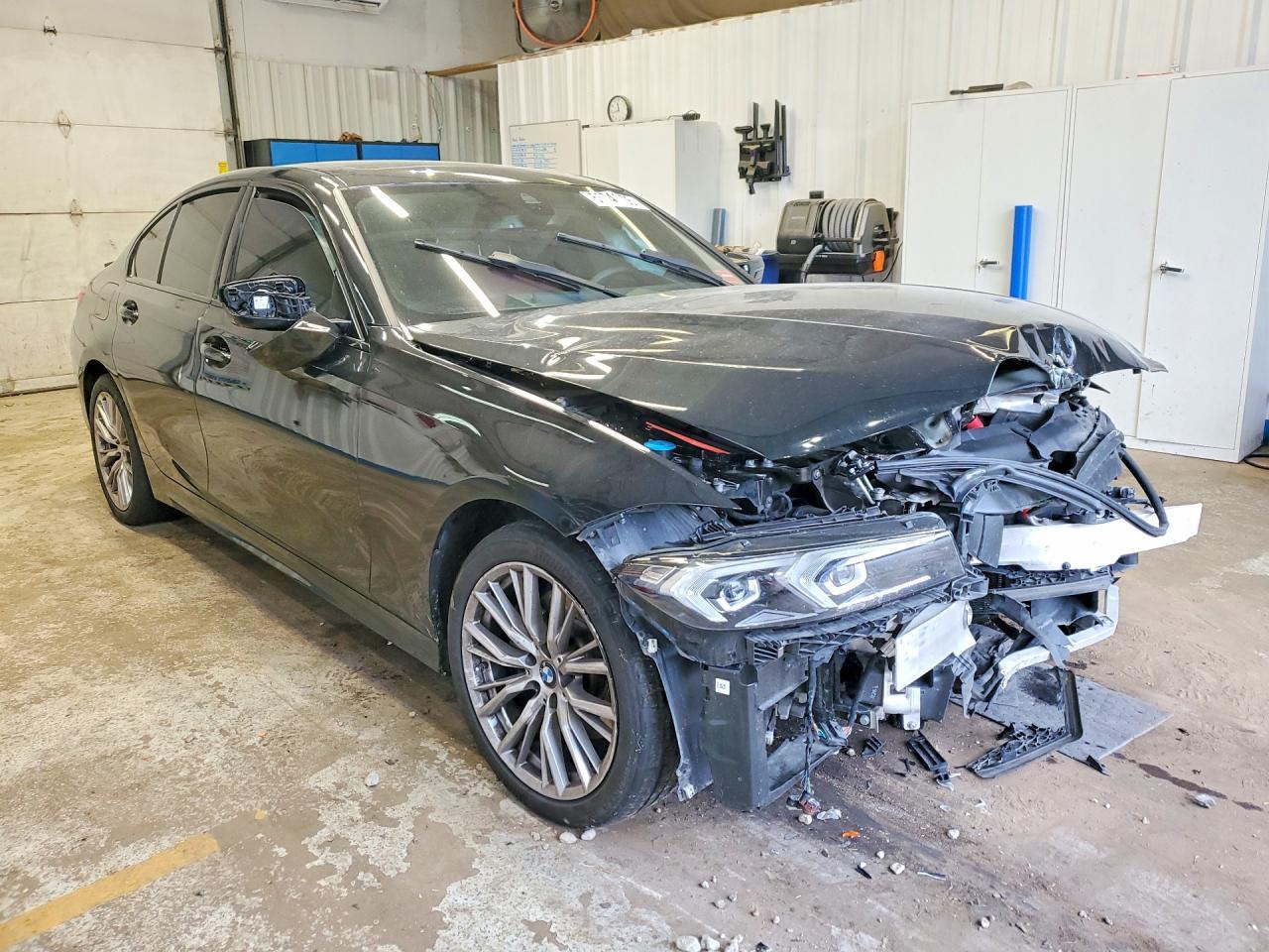 2023 BMW 330Xi - zdjęcie 4