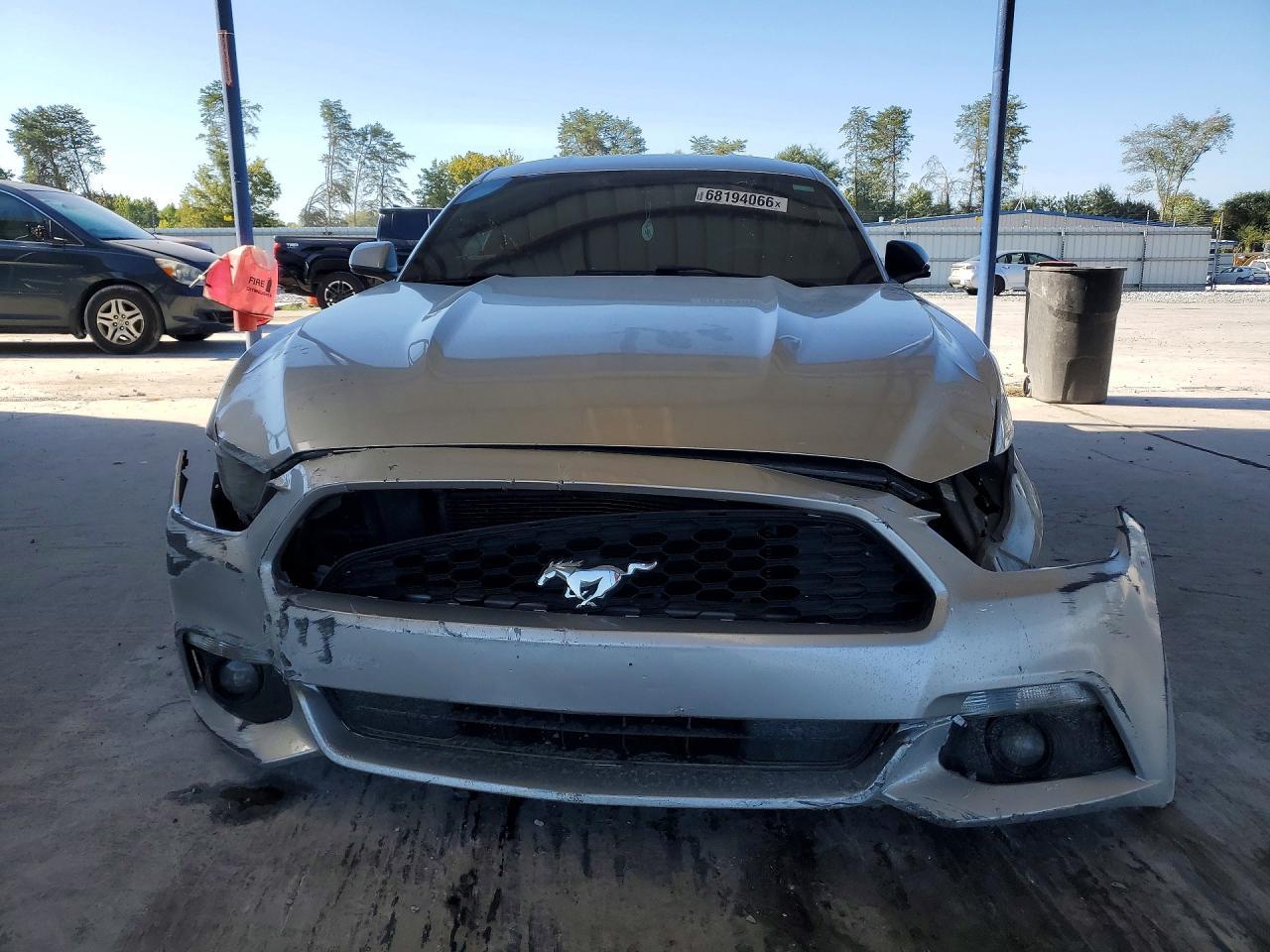 2015 Ford Mustang - zdjęcie 5