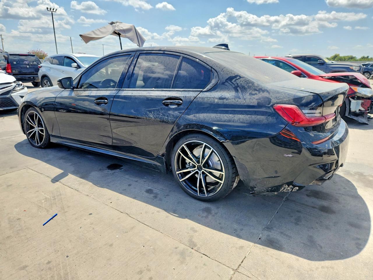 2021 BMW 330I - zdjęcie 2
